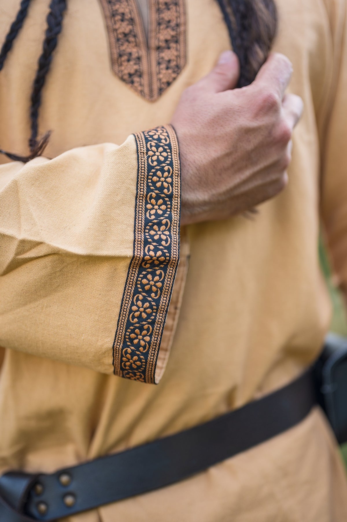 Tunique médiévale homme avec bordure – Halvor