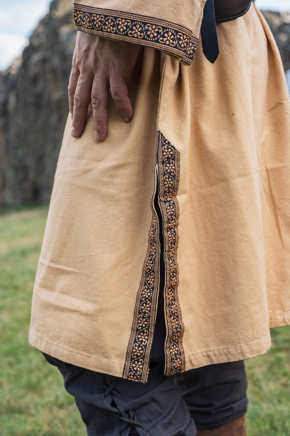 Tunique médiévale homme avec bordure – Halvor