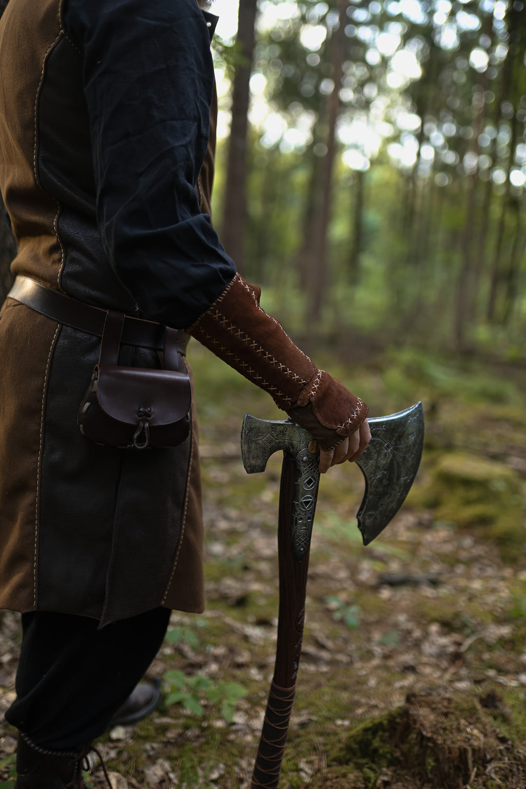 Mitaines médiévales en cuir – Terres Sauvages