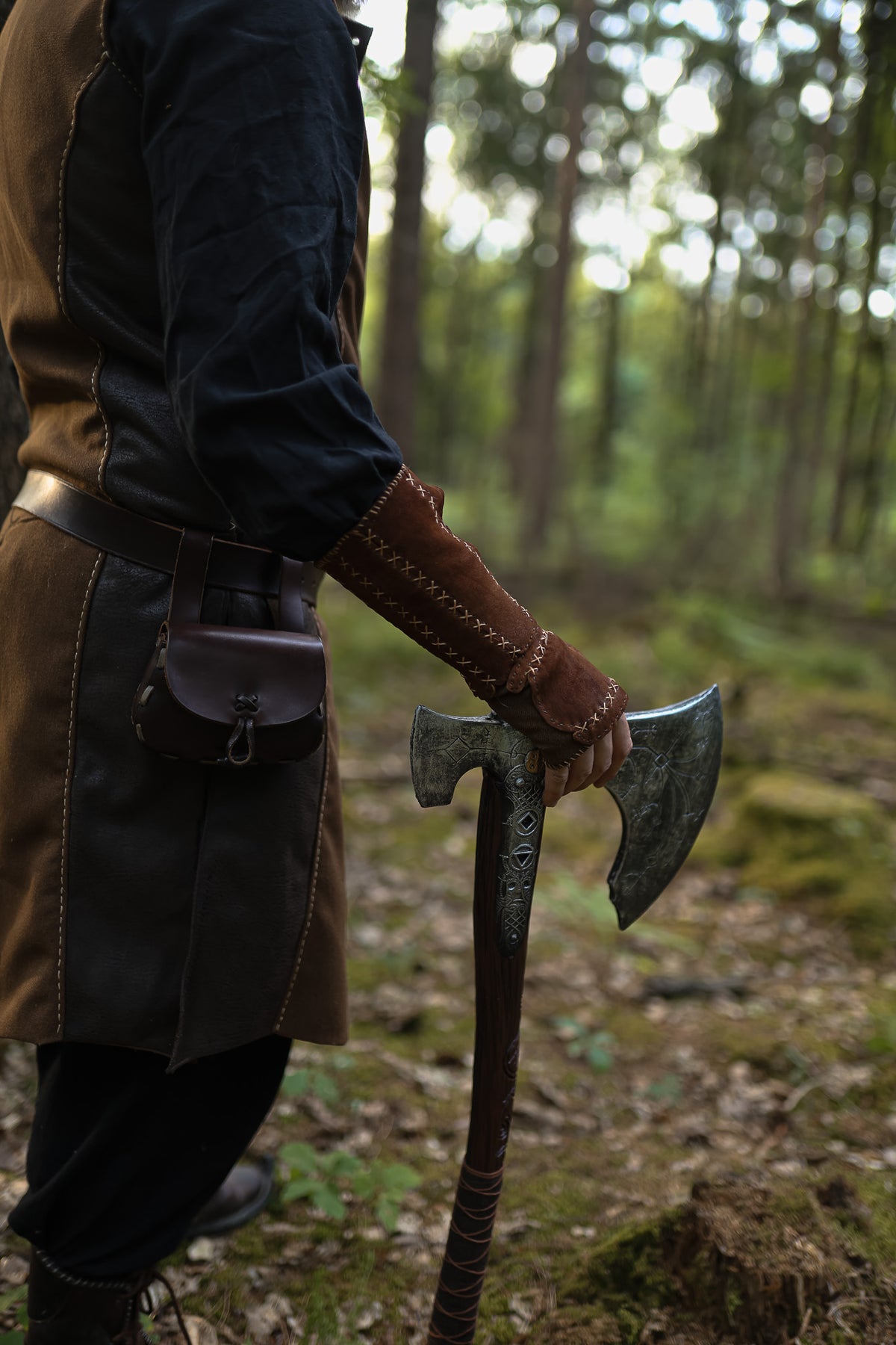 Mitaines médiévales en cuir – Terres Sauvages