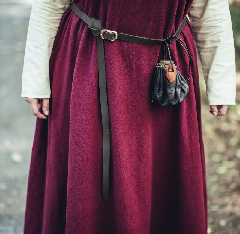 Ceinture médiévale étroite en cuir – Daina