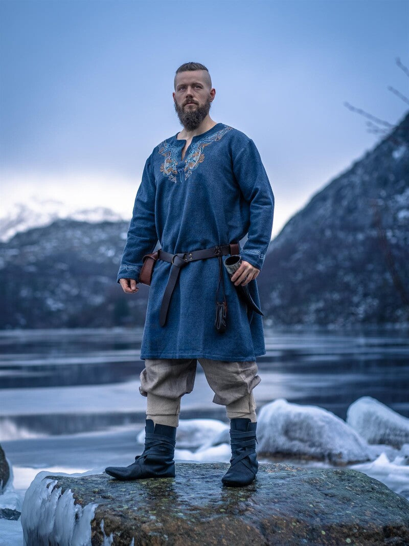Tunique viking brodée à la main – Snorri