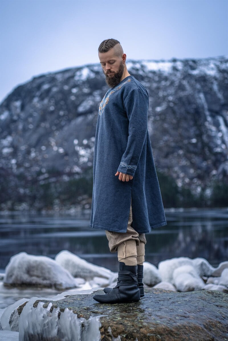 Tunique viking brodée à la main – Snorri