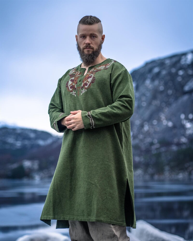 Tunique viking brodée à la main – Snorri
