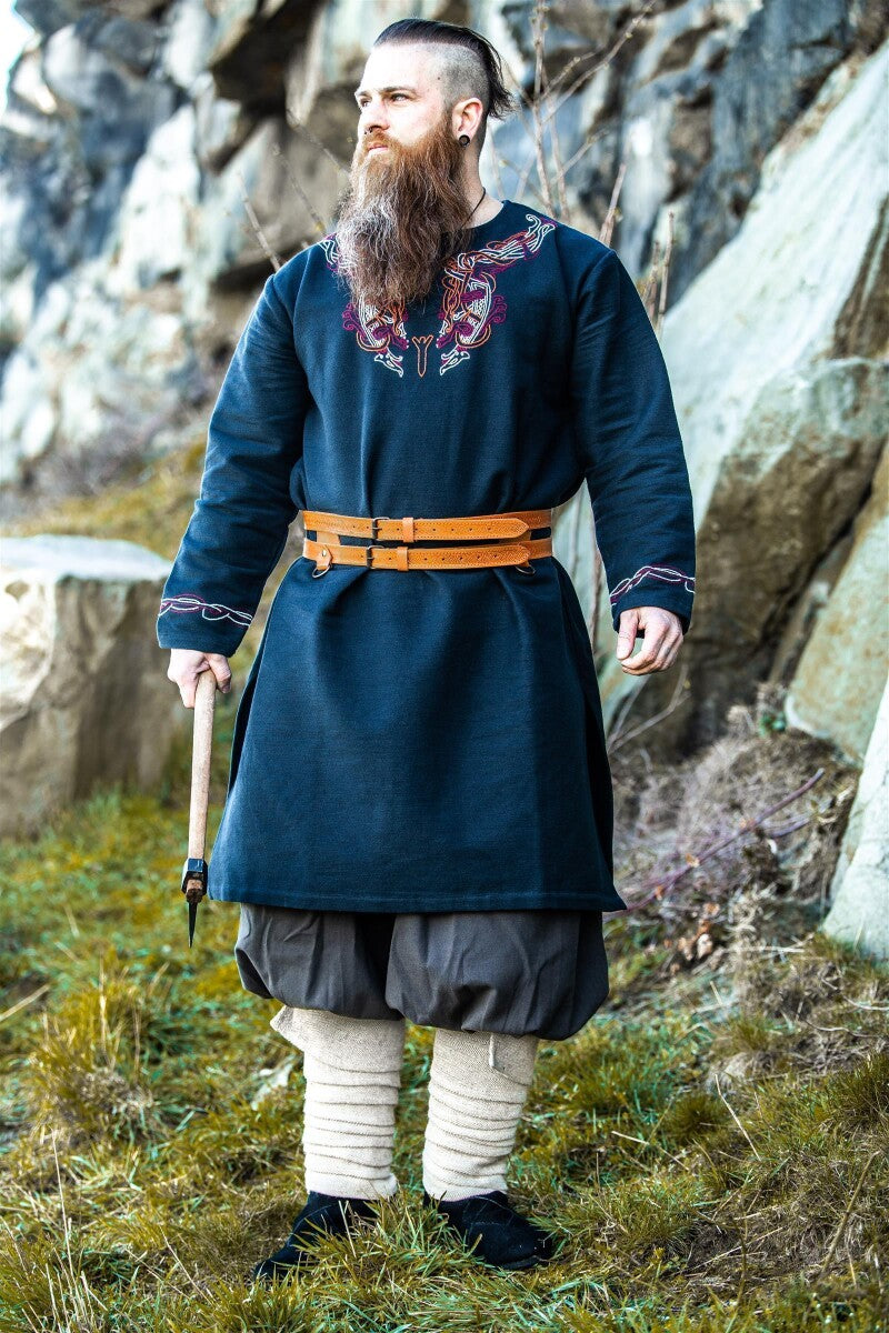 Tunique viking brodée à la main – Snorri