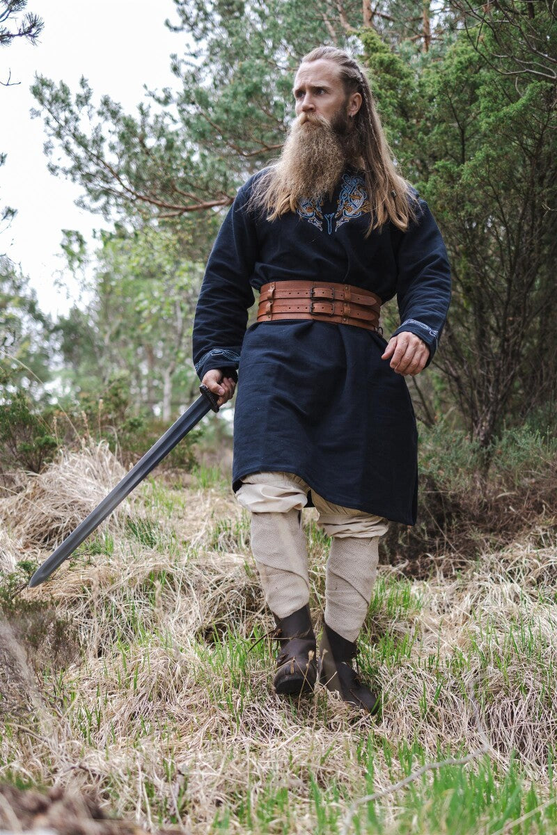 Tunique viking brodée à la main – Snorri