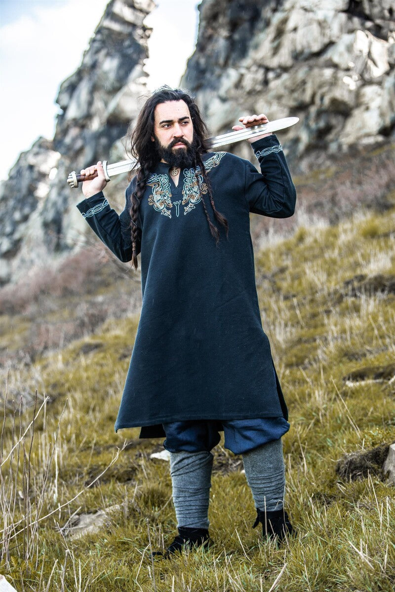 Tunique viking brodée à la main – Snorri